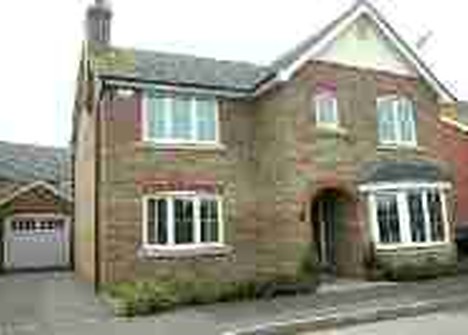 £262,500 - 4 BEDROOM HOUSE (DETACHED) Ref No.3889585