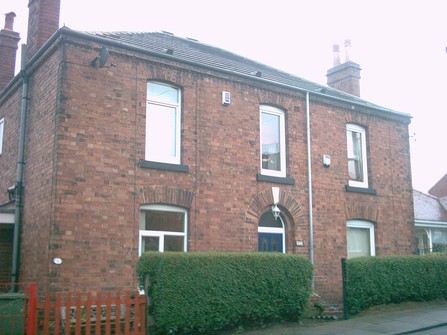 £220,000 - 3 BEDROOM HOUSE (SEMI-DETACHED) Ref No.9712445