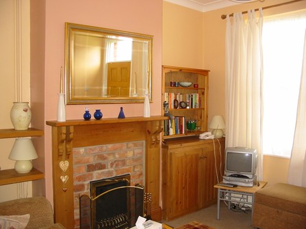 £119,500 - 2 BEDROOM HOUSE (TERRACED) Ref No.3058452
