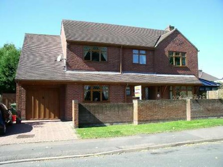 £279,950 - 4 BEDROOM HOUSE (DETACHED) Ref No.5681438