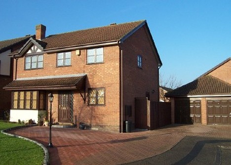 £375,000 - 4 BEDROOM HOUSE (DETACHED) Ref No.7301415