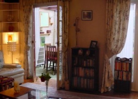 £225,000 - 3 BEDROOM HOUSE (SEMI-DETACHED) Ref No.4102472