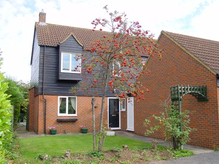 £250,000 - 4 BEDROOM HOUSE (DETACHED) Ref No.5061485