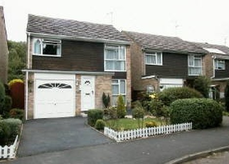 £285,000 - 4 BEDROOM HOUSE (DETACHED) Ref No.4344525