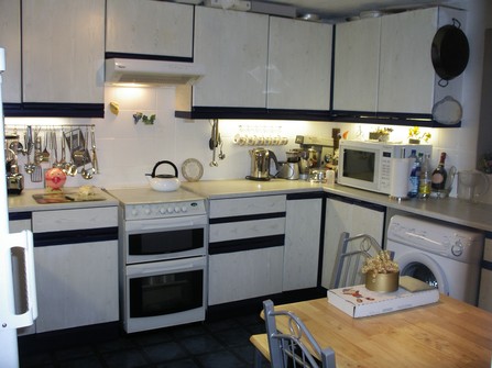 £165,000 - 2 BEDROOM FLAT Ref No.11275532